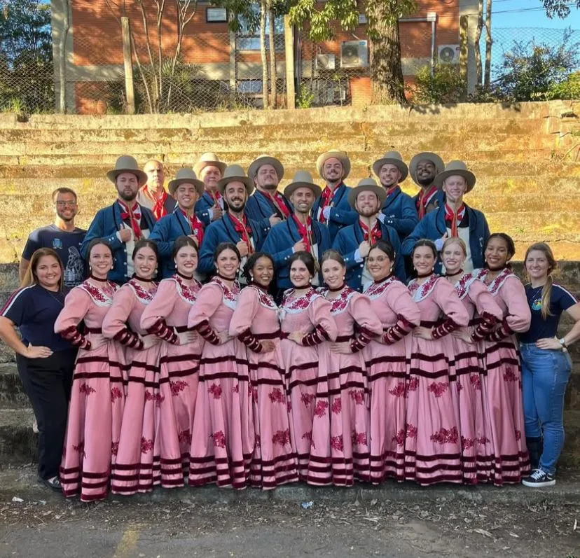 Grupo adulto vai disputar a final do Enart força B (Foto: Divulgação)
