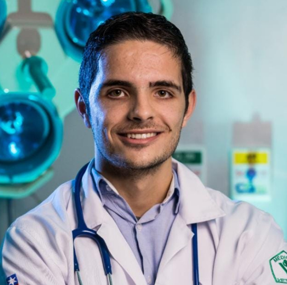 Médico veterinário está fazendo pós-graduação em Florianópolis (Foto: Arquivo Pessoal/Divulgação)
