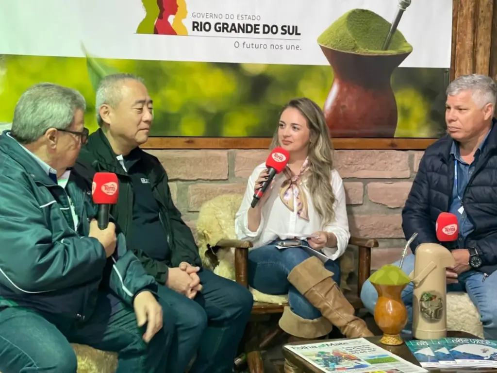 Danino, Daniel e André representaram a XCMG durante o Conexão 105 (Foto: Júlia Brandenburg)