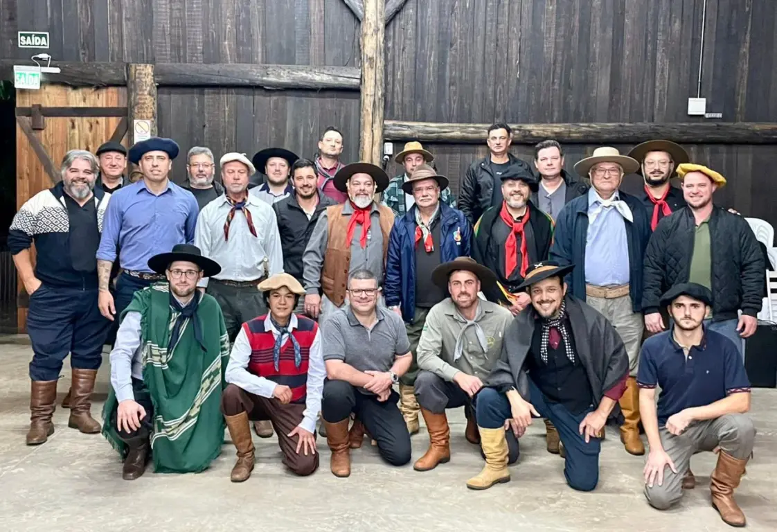 São 30 integrantes na Confraria da Música Gaúcha, que realizam encontros quinzenais (Foto: Divulgação) São 30 integrantes na Confraria da Música Gaúcha, que realizam encontros quinzenais (Foto: Divulgação)