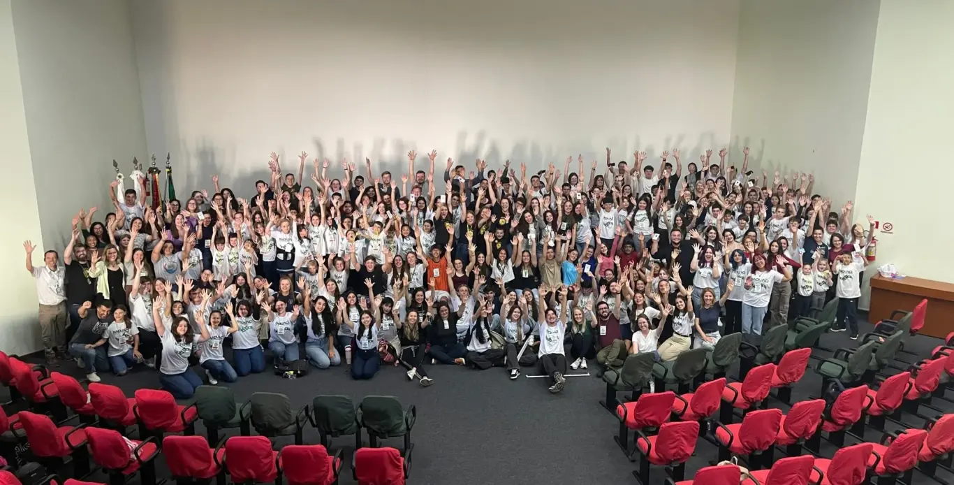 Jovens acompanharam ‘em peso’ a premiação
(Foto: Leonardo Pereira)