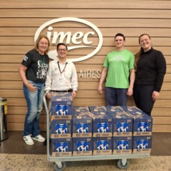 Contato publicitário Kinha Heck e gerente do Imec, João Carlos Marques de Oliveira, realizaram entrega aos representantes da Paresp, o assistente social Silvio Fernandes e a secretária Samanta Ferreira (Foto: Alan Faleiro) Contato publicitário Kinha Heck e gerente do Imec, João Carlos Marques de Oliveira, realizaram entrega aos representantes da Paresp, o assistente social Silvio Fernandes e a secretária Samanta Ferreira (Foto: Alan Faleiro)