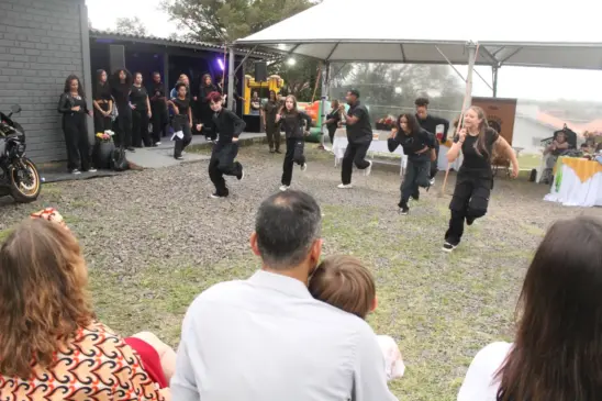 Grupo de danças do Brown Movie Studio abriu a parte de apresentações do Festival