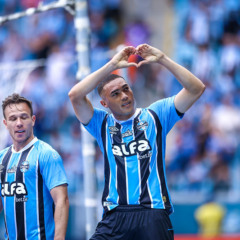 Carlos Vinicius marcou os três gols do Grêmio (Foto: Lucas Uebel/Grêmio FBPA)