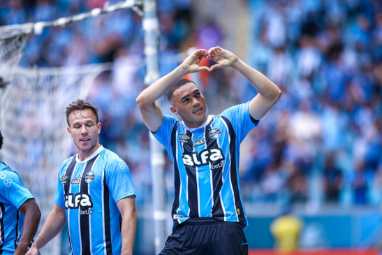 Carlos Vinicius marcou os três gols do Grêmio (Foto: Lucas Uebel/Grêmio FBPA)