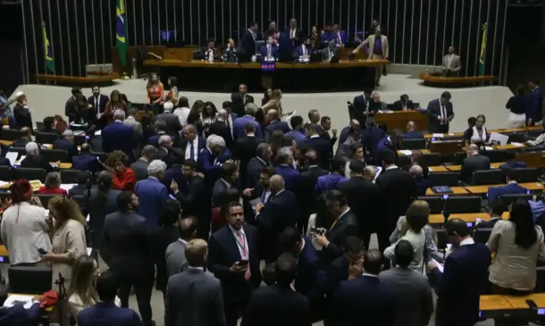 Texto foi aprovado em sessão nesta quarta-feira (Foto: Lula Marques/Agência Brasil)