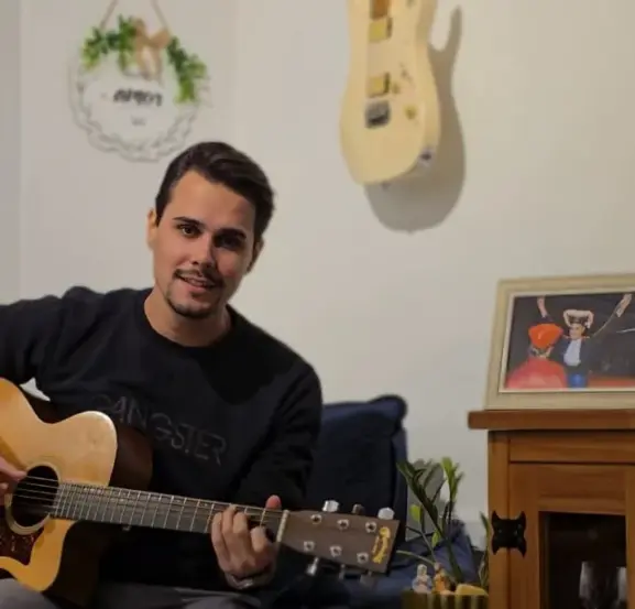 Luís Antônio Klock tem 24 anos e escreveu a música em voz e violão (Foto: Arquivo pessoal)