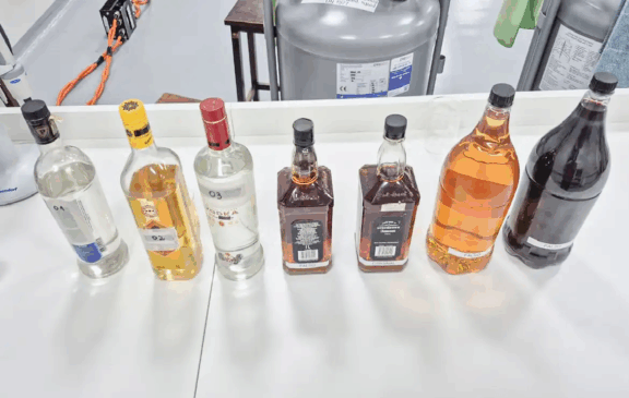 Intoxicação por metanol acontece após ingestão de bebidas contaminadas (Foto: UFPR/Divulgação)