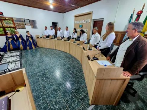 Trajes das soberanas foram apresentados na quarta-feira, antes da sessão legislativa