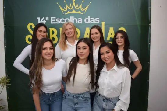 Sete candidatas disputam os títulos de rainha e princesas