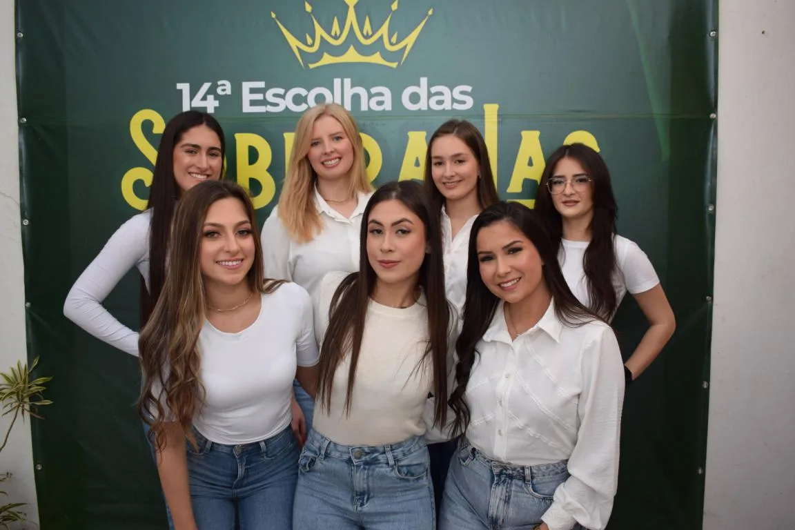 Sete candidatas disputam os títulos de rainha e princesas