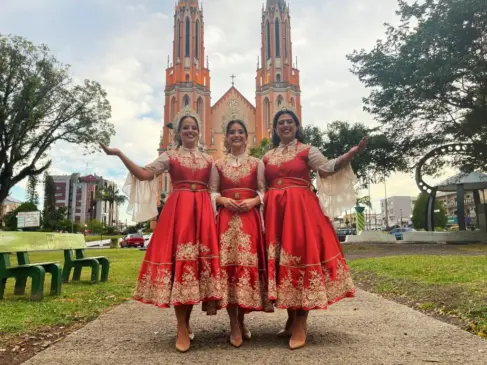 Escolhidas serão sucessoras da rainha Marina Jantsch e das princesas Larissa Maciel e Ana Flávia Dornelles (Foto: Arquivo FM)