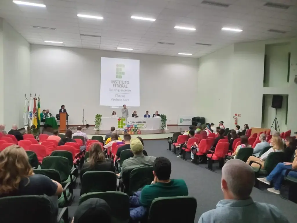 Solenidade ocorreu na noite desta quarta-feira, 17, junto ao auditório do IFSul Venâncio Aires Solenidade ocorreu na noite desta quarta-feira, 17, junto ao auditório do IFSul Venâncio Aires