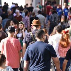 Apenas no primeiro dia, organização estima que mais de 20 mil pessoas passaram pelo Parque da Oktoberfest (Foto: AI Oktoberfest)