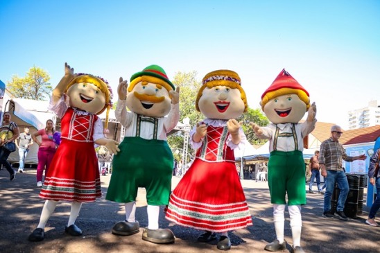 Edição 2025 traz o tema 'Reviva as memórias, celebre as tradições' (Foto: Divulgação/AI Oktoberfest)