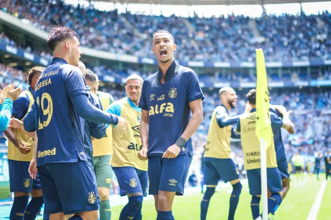 André Henrique comemora o primeiro gol gremista André Henrique comemora o primeiro gol gremista