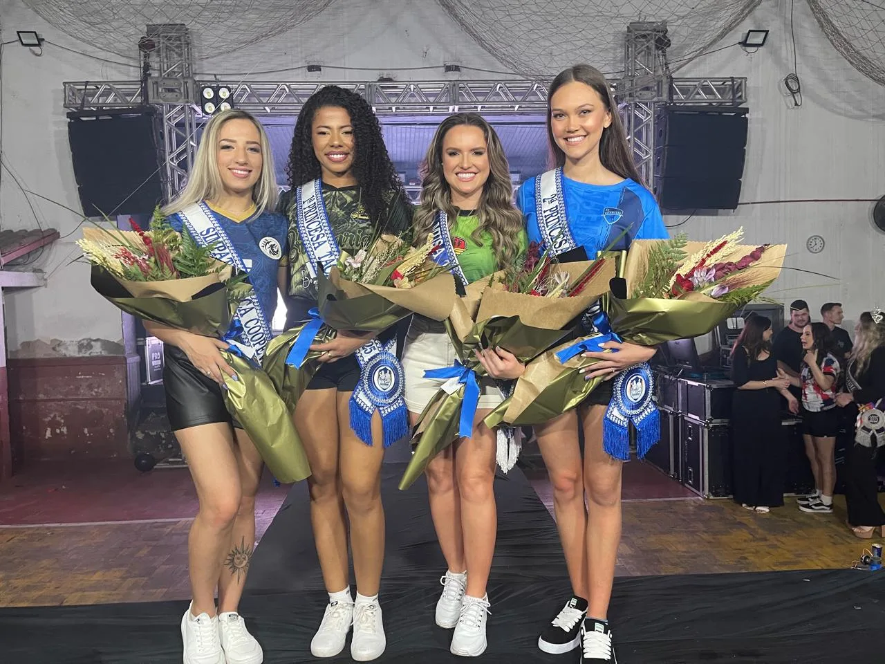 Simpatia e musa solidária, Yasmin Trindade; primeira princesa Roberta Toillier; musa Vitória Feix e segunda princesa Yasmin Kuntz