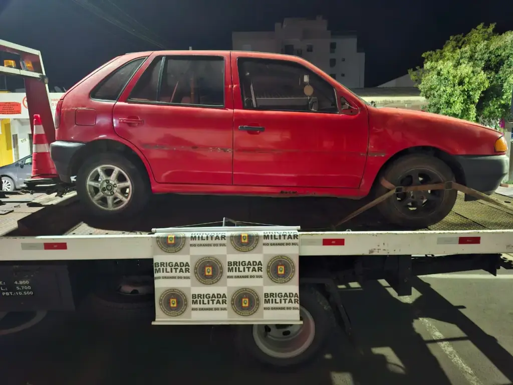 Automóvel foi recolhido