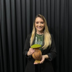 É filha dos agricultores Adair José da Silva e Elisandre Röhsler e irmã de Tainá Silva.  (Foto: Luana Weschenfelder/Folha do Mate)