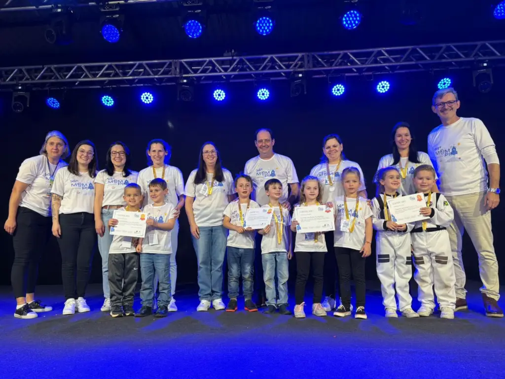 Três primeiros lugares receberam certificados (Foto: AI Prefeitura)