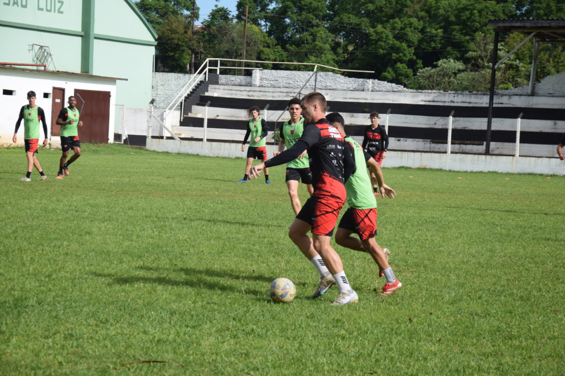 Além do confronto contra o Sub-20 do Grêmio, o Guarani fica atento no fim de semana pela definição do adversário na semi da Terceirona. (Foto: Roni Müller) Além do confronto contra o Sub-20 do Grêmio, o Guarani fica atento no fim de semana pela definição do adversário na semi da Terceirona. (Foto: Roni Müller)