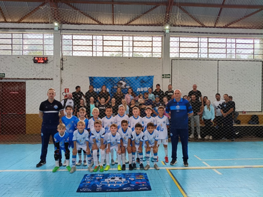 Sub-8 da AUBF em busca da inédita vaga na decisão da Liga Sul. (Foto: Arquivo pessoal) Sub-8 da AUBF em busca da inédita vaga na decisão da Liga Sul. (Foto: Arquivo pessoal)