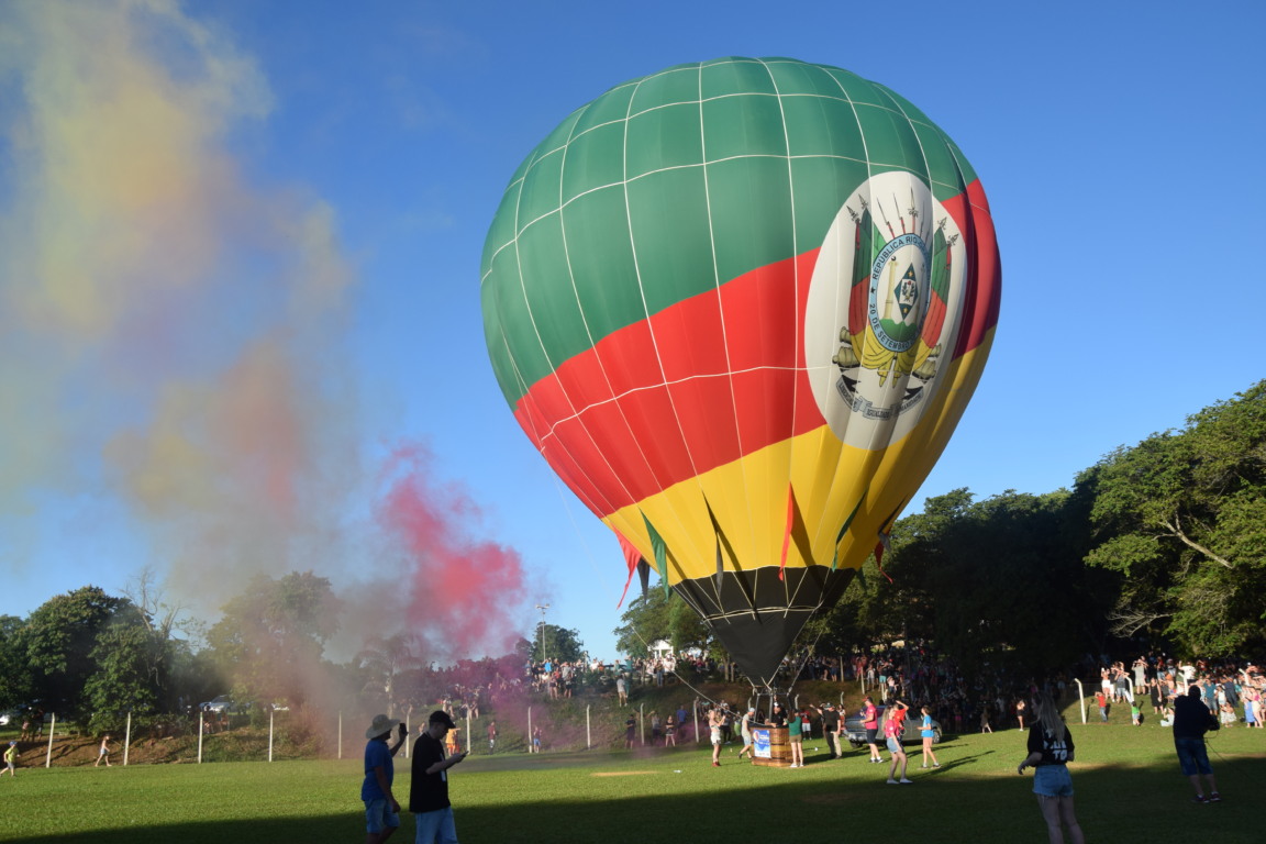 Voos dos balões saem do campo da Assive
(Foto: Carlos Dickow/Arquivo)