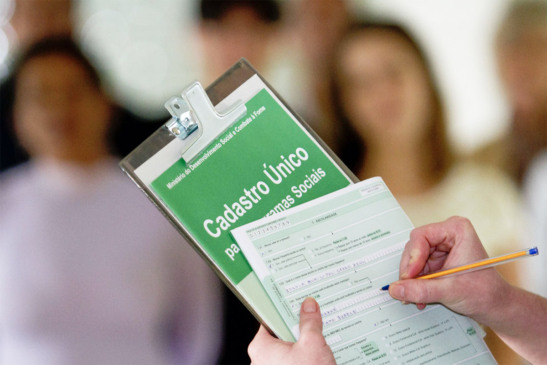 Para receber o Bolsa Família, mais conhecido dos benefícios, a renda mensal por pessoa (per capita) da família deve ser de, no máximo, R$ 218 (Foto: Divulgação)