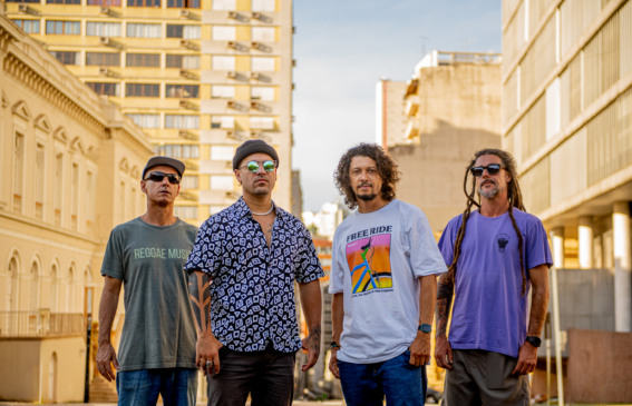 Com grandes sucessos no reggae, Chimarruts vai animar o público no palco Terra FM (Foto: Divulgação)