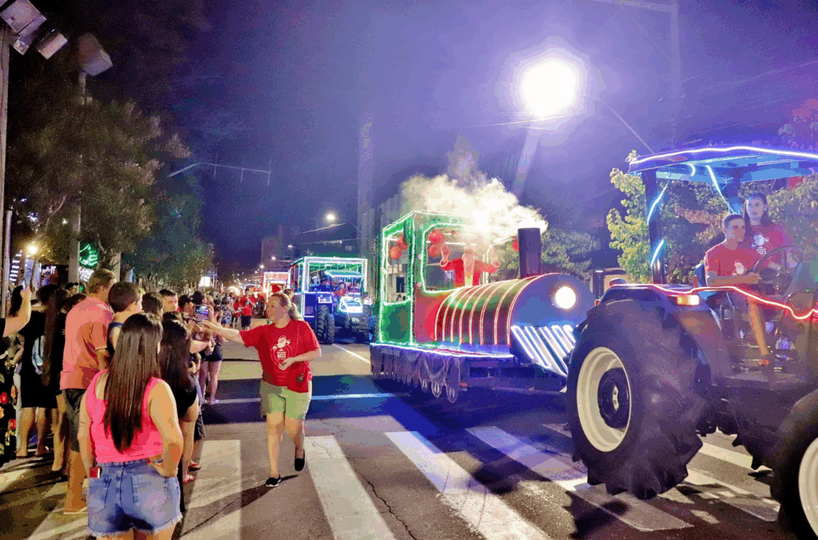 Desfiles ocorrerão entre os dias 19 e 21 de dezembro (Foto: Caravana Luzes de Natal/Divulgação)