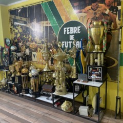 Itens da Assoeva estavam na sala de reuniões do extinto clube (Foto: Leonardo Pereira/Folha do Mate)