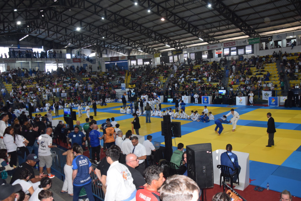Supercopa Venâncio de judô lotou o Parque do Chimarrão
(Foto: Roni Müller)