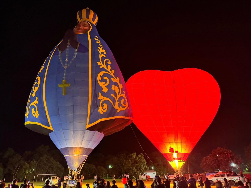 Noite de sábado será iluminada com os balões, no show Night Glow, no campo da Assive
(Foto: Luana Weschenfelder) Noite de sábado será iluminada com os balões, no show Night Glow, no campo da Assive
(Foto: Luana Weschenfelder)