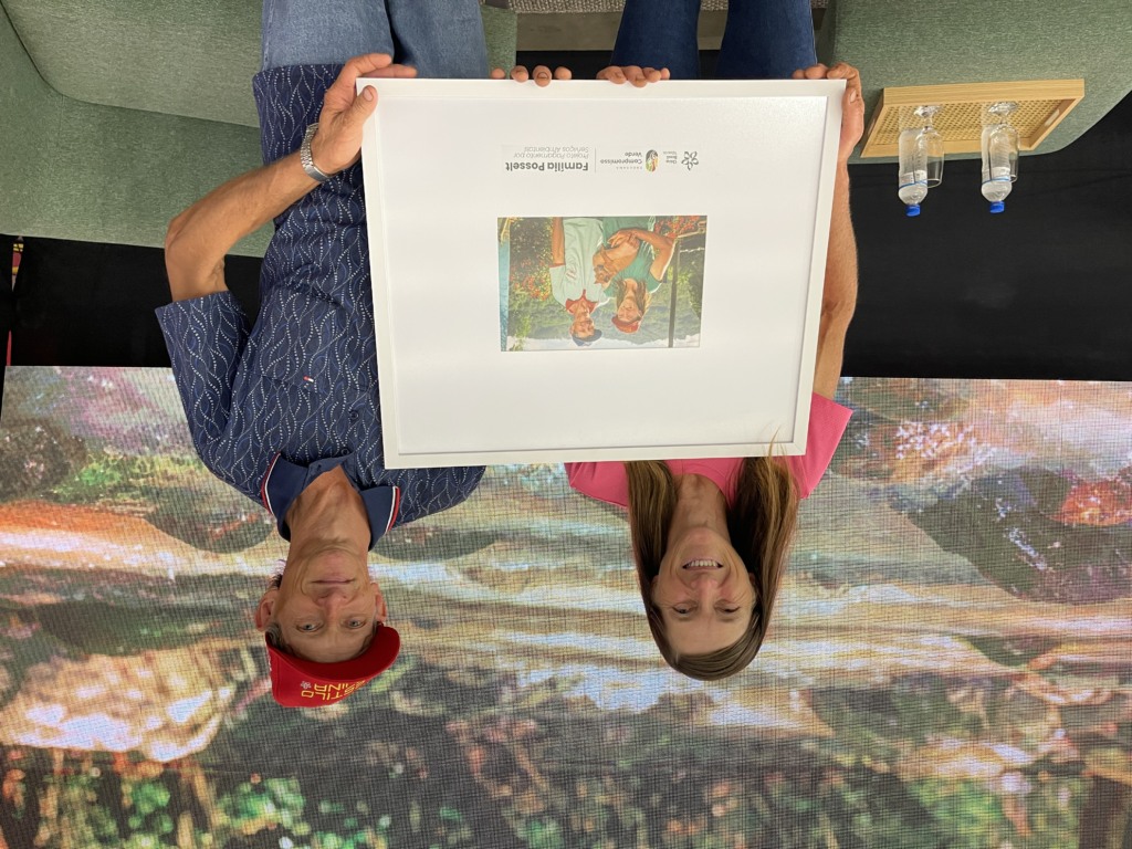 Assim como demais participantes, família Posselt foi presenteada com um quadro como forma de marcar participação no projeto (Fotos: Alan Faleiro) Assim como demais participantes, família Posselt foi presenteada com um quadro como forma de marcar participação no projeto (Fotos: Alan Faleiro)
