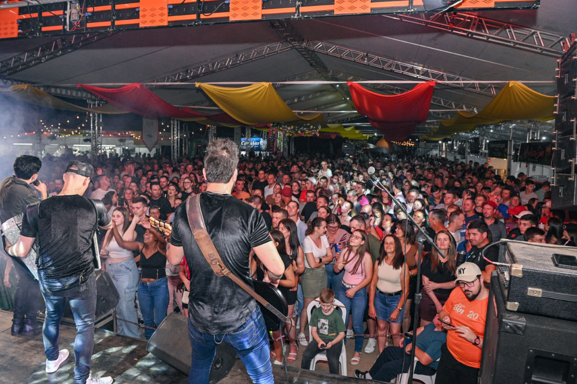 Shows lotaram o lonão nos quatro dias do evento Shows lotaram o lonão nos quatro dias do evento