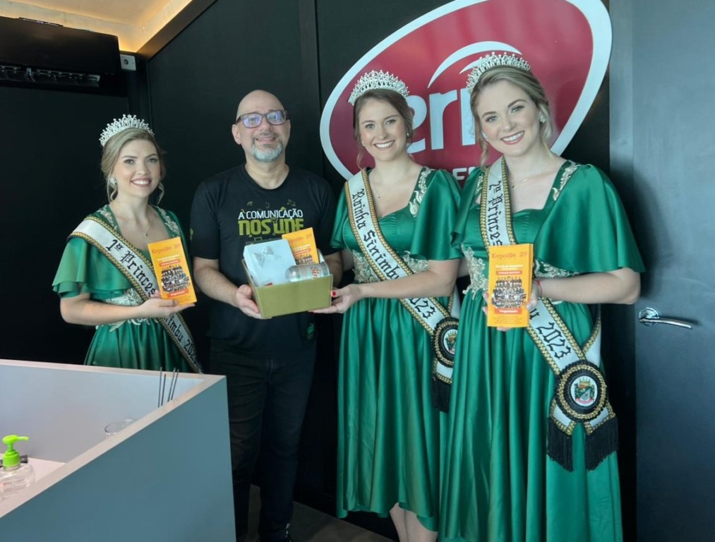 Soberanas da ExpoSin participaram de programação da Terra FM