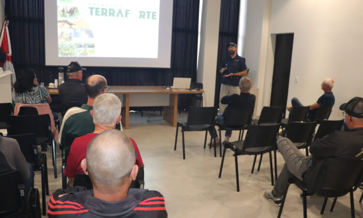 Comder de Mato Leitão se reuniu na semana passada para definir as 18 famílias beneficiadas Comder de Mato Leitão se reuniu na semana passada para definir as 18 famílias beneficiadas