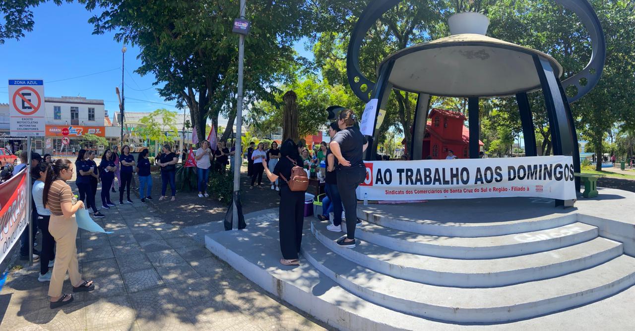 Mobilização ocorreu na praça Coronel Thomaz Pereira (Foto: AI Sindicomerciários) Mobilização ocorreu na praça Coronel Thomaz Pereira (Foto: AI Sindicomerciários)