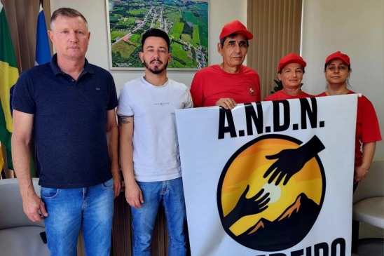 Prefeito e vice receberam voluntários da Anon