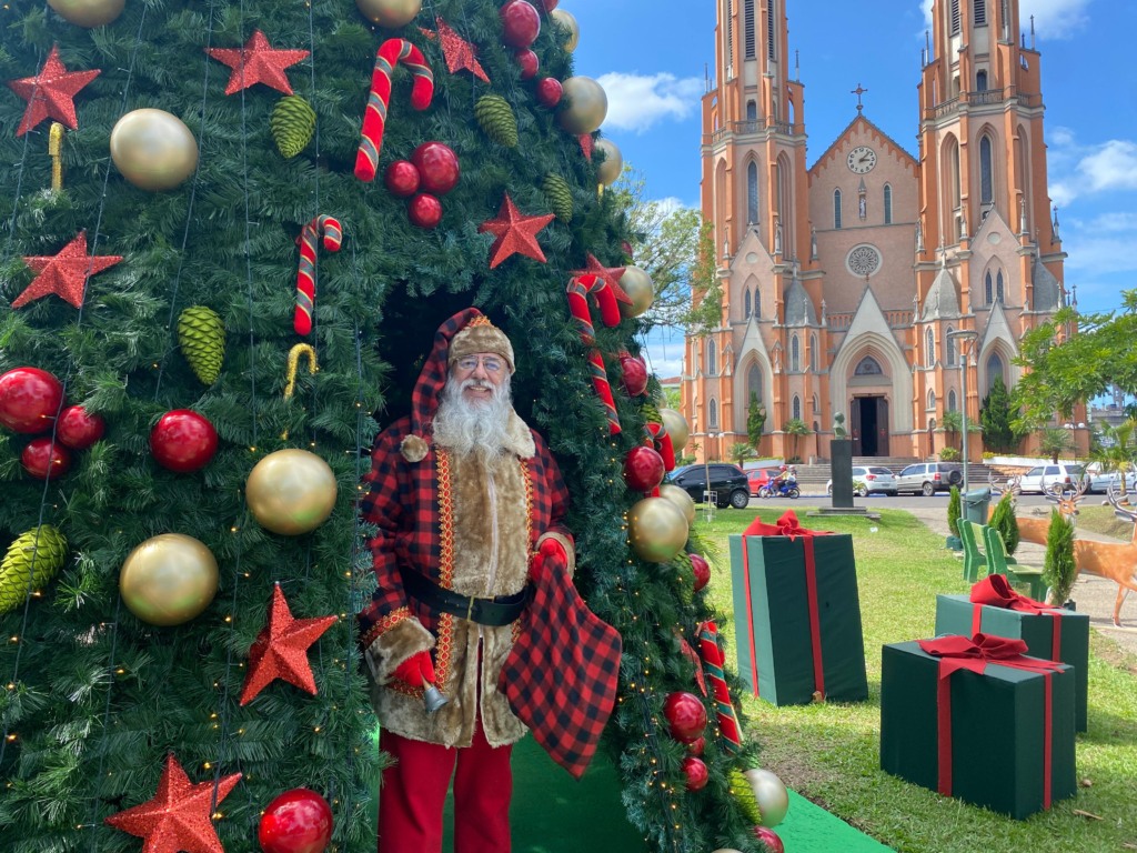 Papai Noel vai receber a comunidade na casinha, na Praça Matriz (Foto: Arquivo FM/ Júlia Brandenburg)