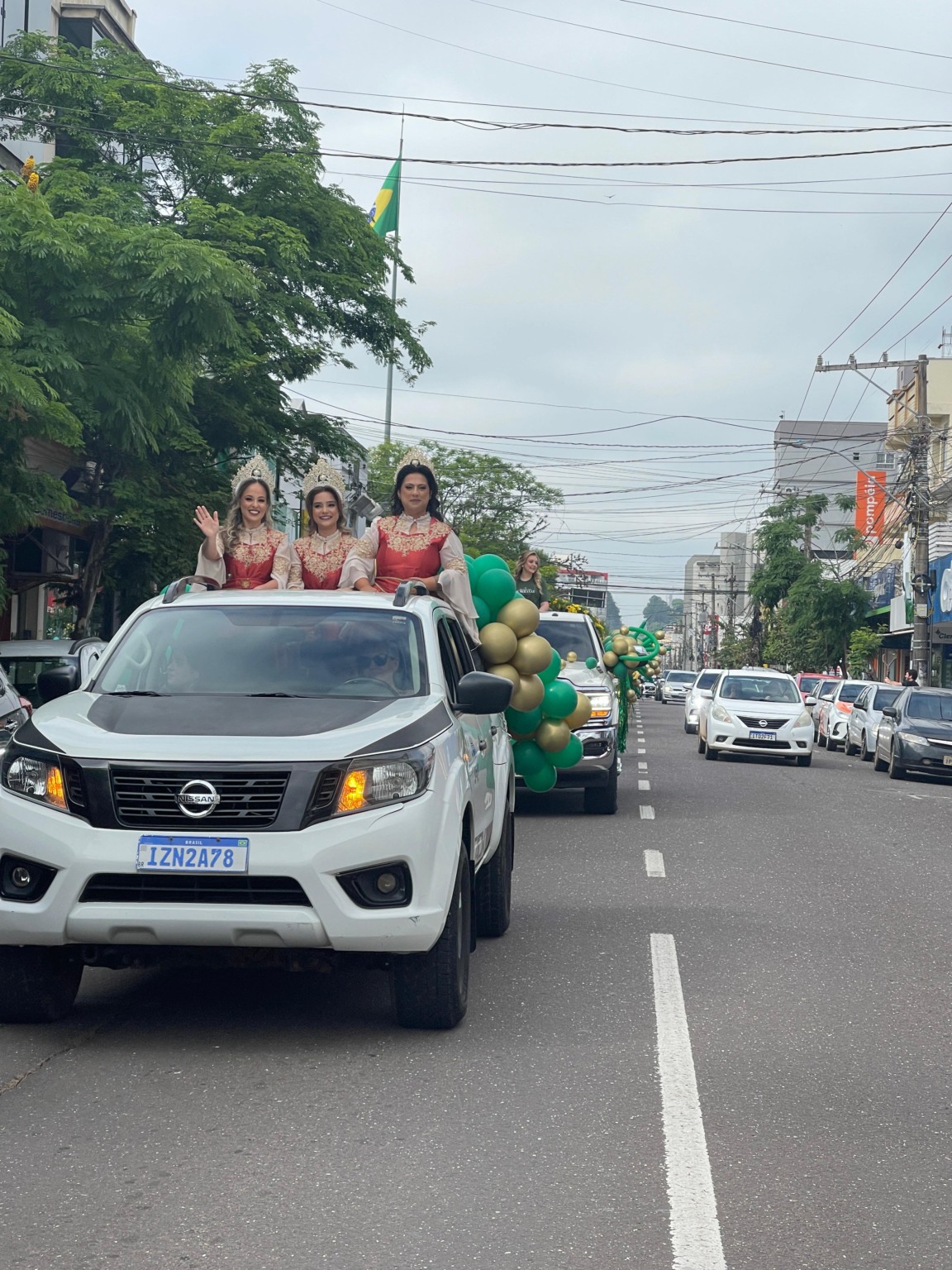 Atual trio comandou a carreata (Foto: Leonardo Pereira/Folha do Mate)