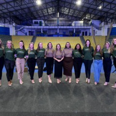 Ontem à noite, as dez candidatas e o atual trio de soberanas participaram do último ensaio (Foto: Renan Zarth/Terra FM)