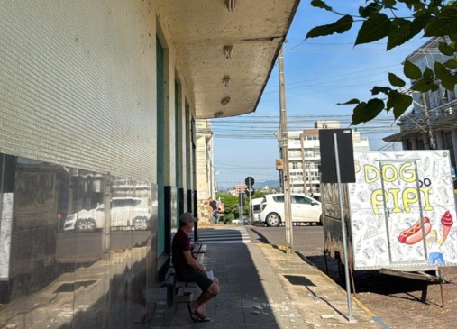 Prédio tem apresentado problemas estruturais, mas Estado garante segurança (Foto: AI Prefeitura)