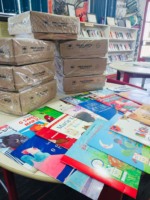 Entrega faz parte das mudanças recentes do programa, que agora também envia livros para bibliotecas públicas (Foto: Divulgação/ AI Prefeitura)