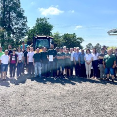Veículos foram entregue na manhã desta sexta-feira (Foto: Divulgação/Prefeitura)