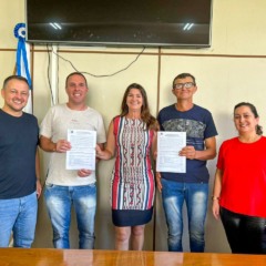 Entrega foi feita pela prefeita em exercício Izaura Landim (Foto: AI Prefeitura)