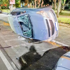 De acordo com a Brigada Militar, o condutor do Agile apresentava sinais visíveis de embriaguez, além de haver latas de cerveja dentro do veículo (Foto: Divulgação/Brigada Militar)