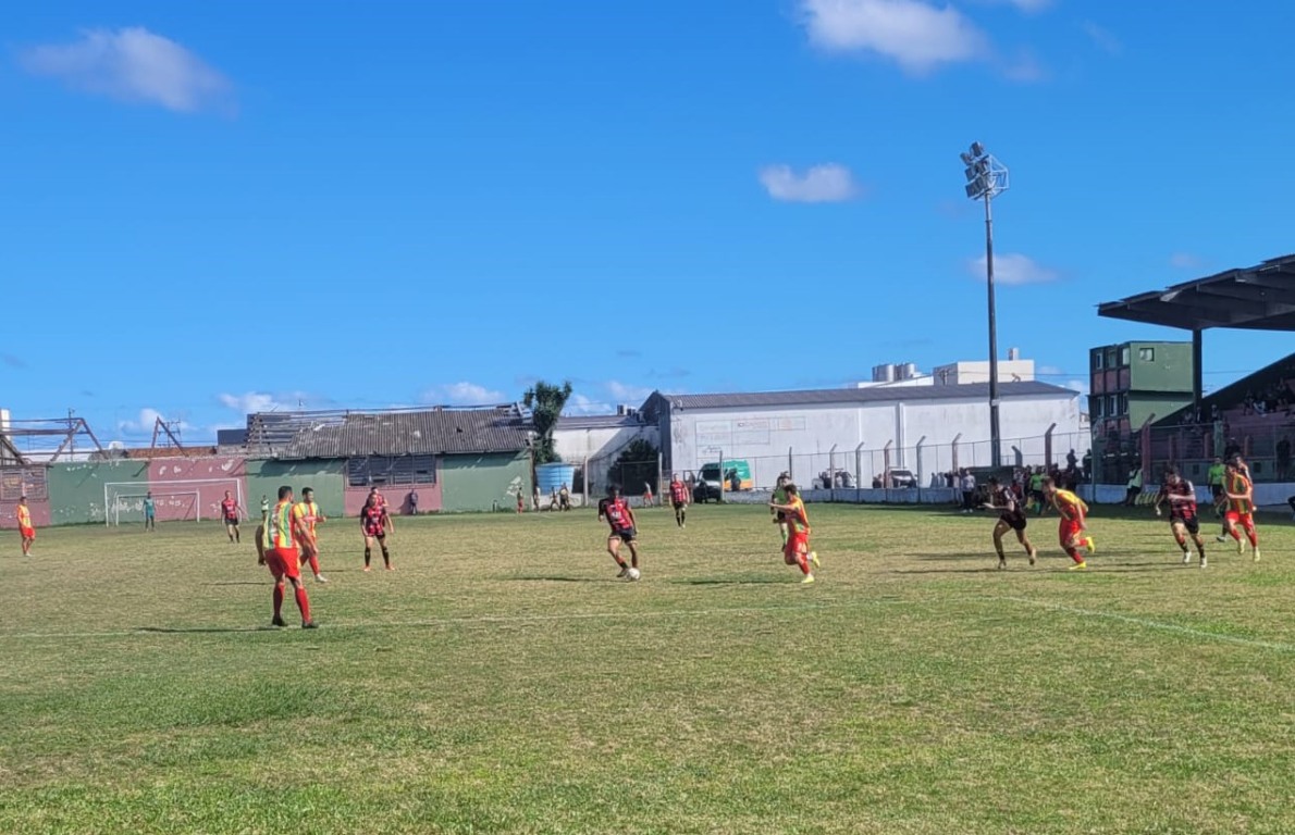 Partida de ida ocorreu no Estádio Aldo Dapuzzo, em Rio Grande (Foto: Felipe Rosa/Folha do Mate)