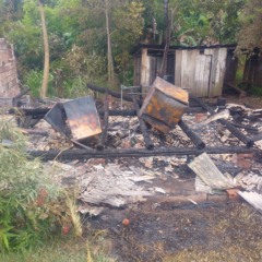Incêndio destruiu residência em Linha Tangerinas (Foto: Arquivo Pessoal)