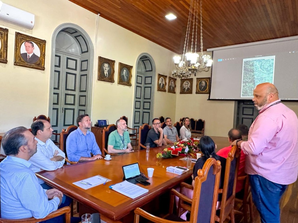 Encontro reuniu equipes técnicas de ambas as prefeituras (Foto: AI Prefeitura)